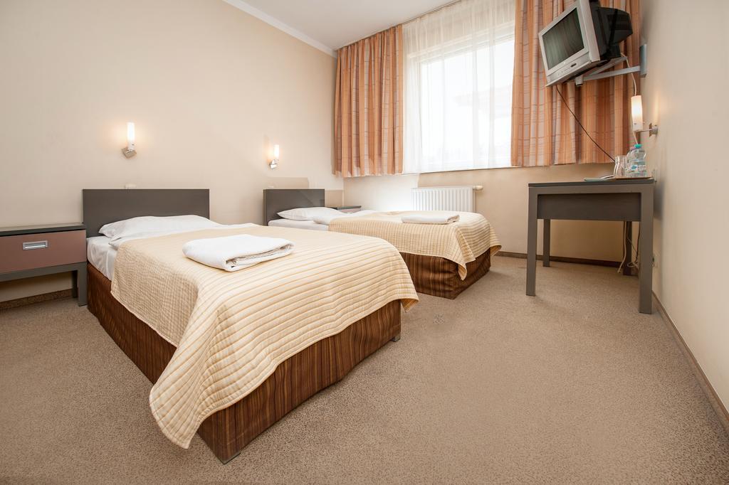 Hotel Jarota Jarocin Bilik gambar